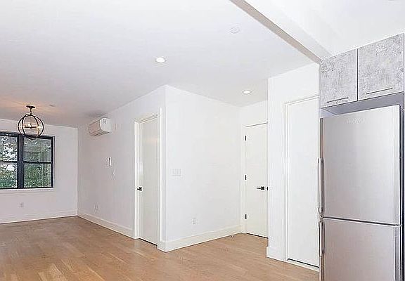 2nd image of 828 Saint Johns Pl #3L