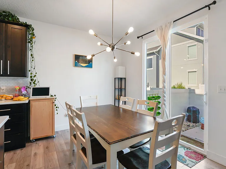 1082 S Lilac Way — Photo 7
