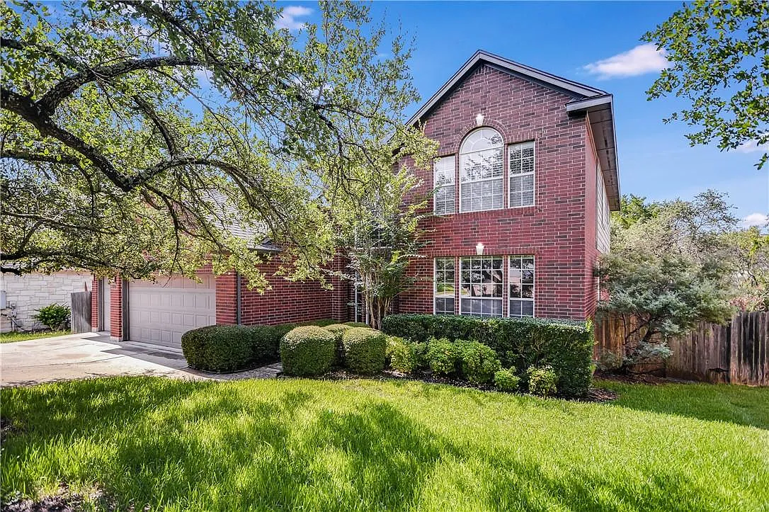 4 bed, 2.5 bath, 3336 sqft, $3,895 — Photo 1
