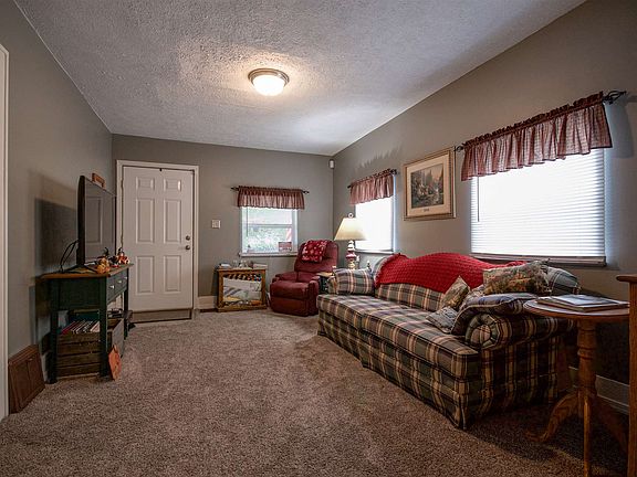 3rd image of 1619 Belmont Ave