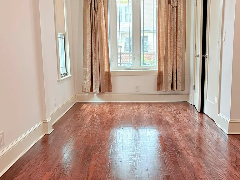 143 E 39th St #1 — Photo 7