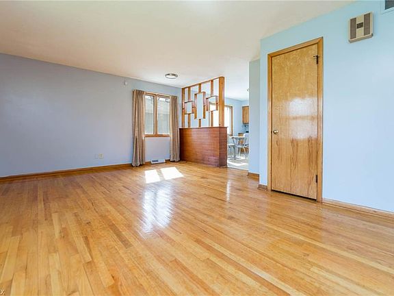 3rd image of 639 Lucille Dr