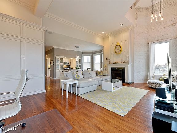 4th image of 353 W Dickens Ave APT 4W