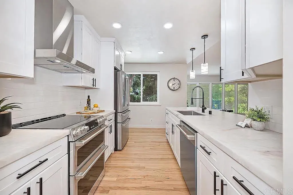 3 bed, 222 sqft, $3,000 — Photo 2