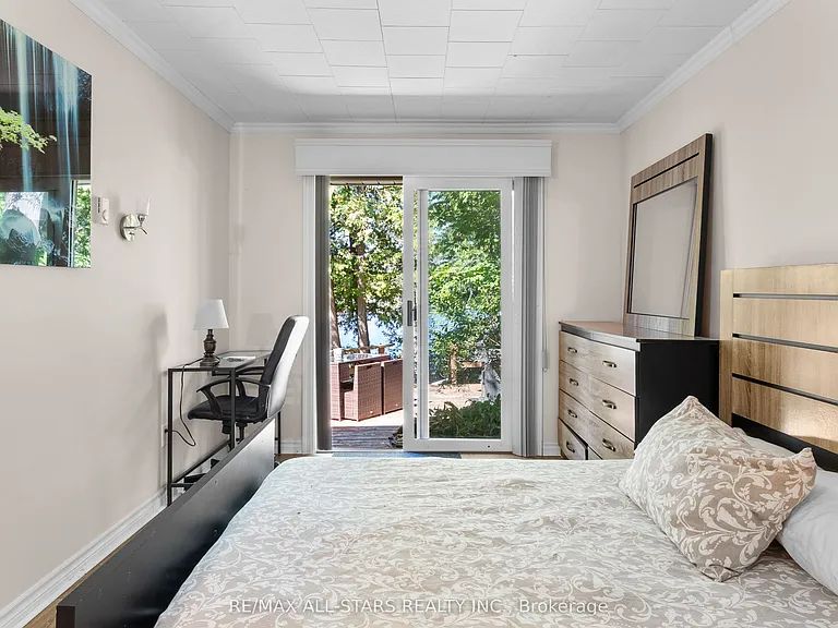242 Francis St E — Photo 18