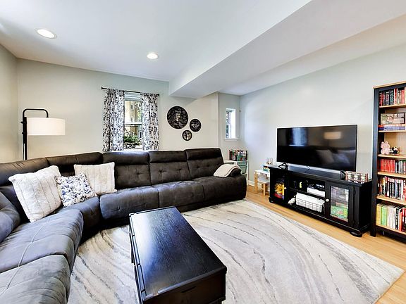 5th image of 6301 N Talman Ave #G