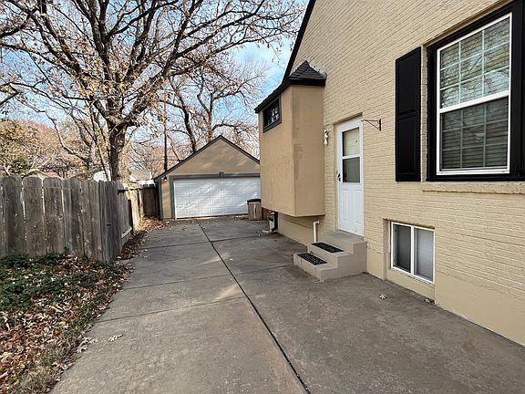 3rd image of 326 S Glendale Ave