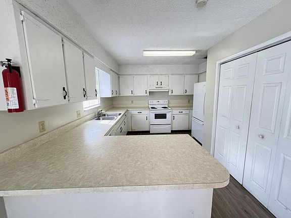 4th image of 3131 Maine Ave