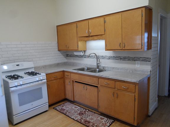 5th image of 106 Elgin Ave #2