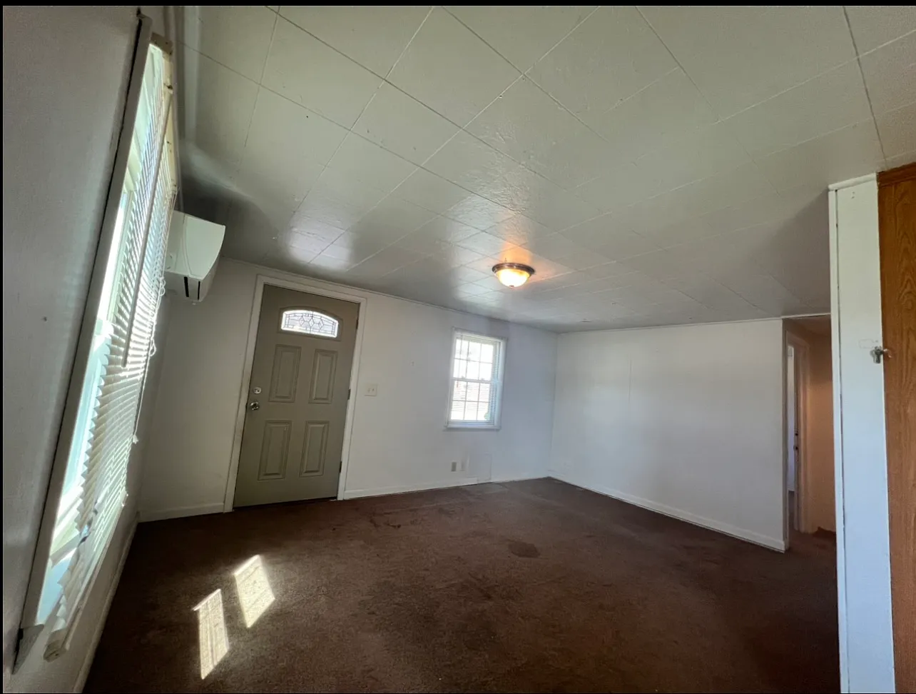 102 Flower Street - 1 — Photo 4