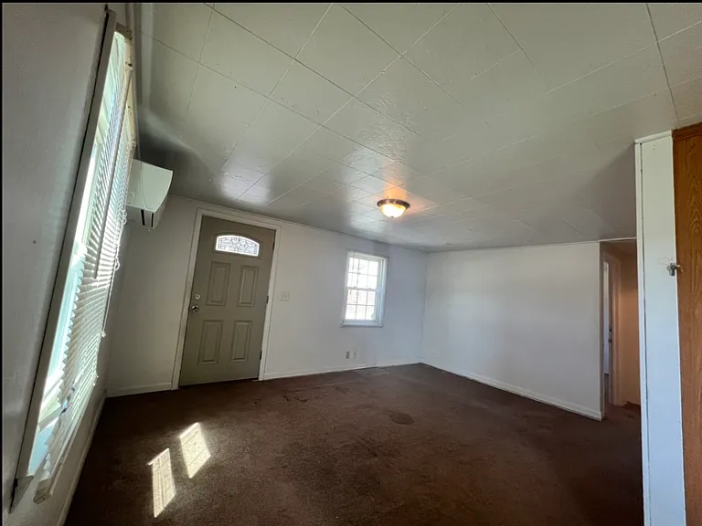 102 Flower St — Photo 4
