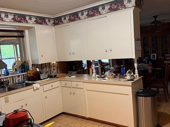3rd image of 123 Oak Dr