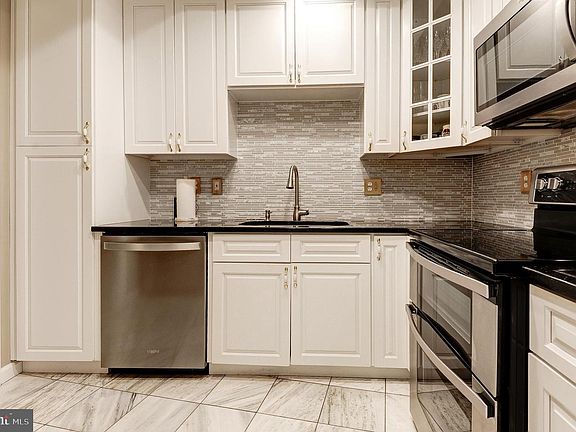 3rd image of 1101 S Arlington Ridge Rd APT 106