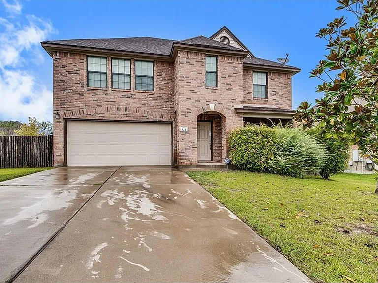 524 Castebar Dr — Photo 2