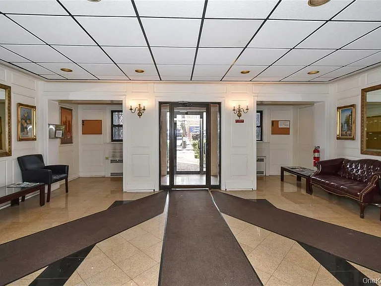 7 Bond St — Photo 3