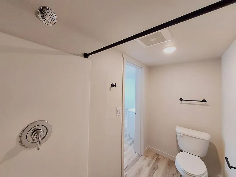 810 Yakima — Photo 12