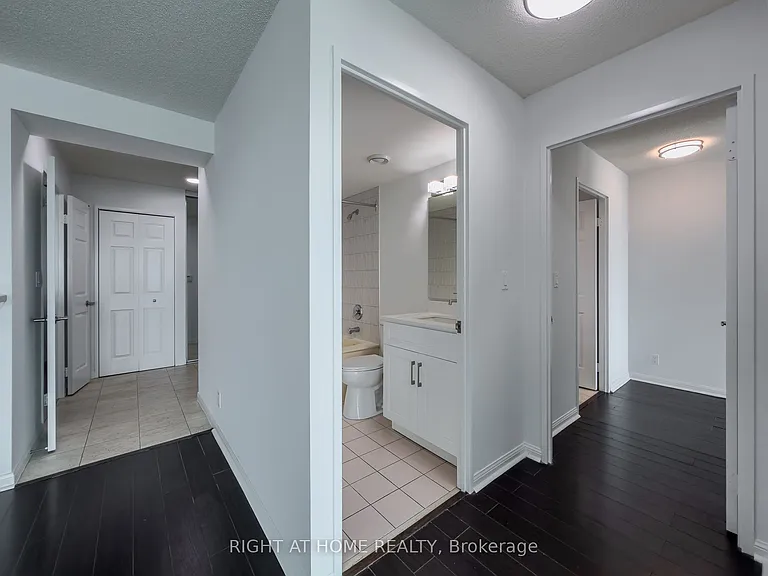 8 Lee Centre Dr #1008 — Photo 24