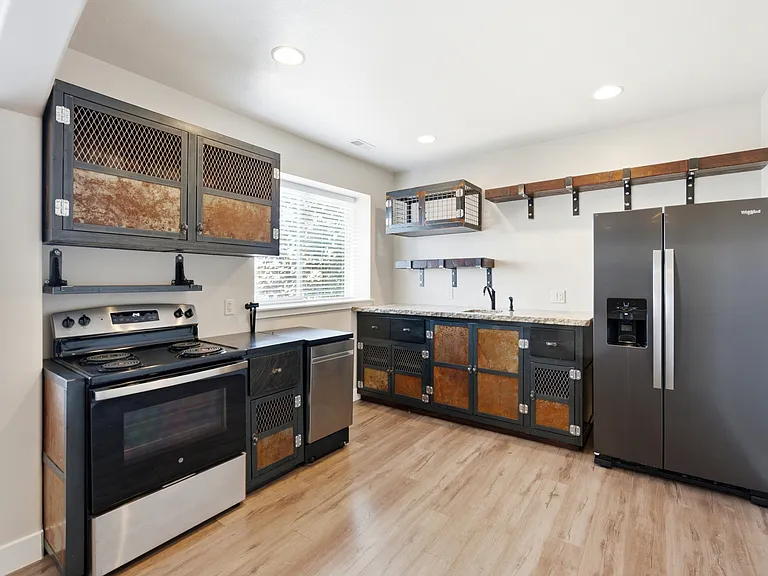 722 W Webb Rd — Photo 31