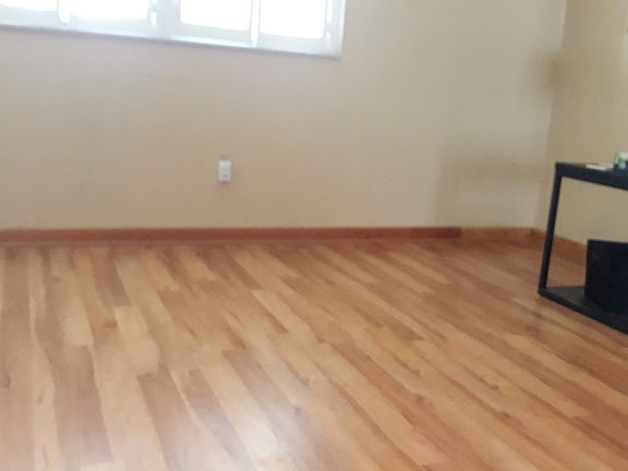 Living room with no furniture