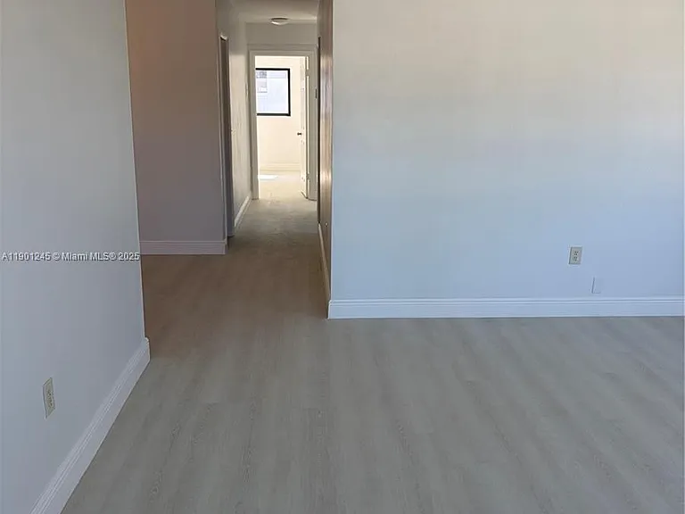 220 SW 7th St #8 — Photo 7