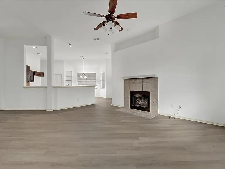 5106 Petersburg Dr — Photo 4