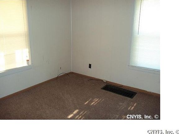 2nd image of 914 Mill St
