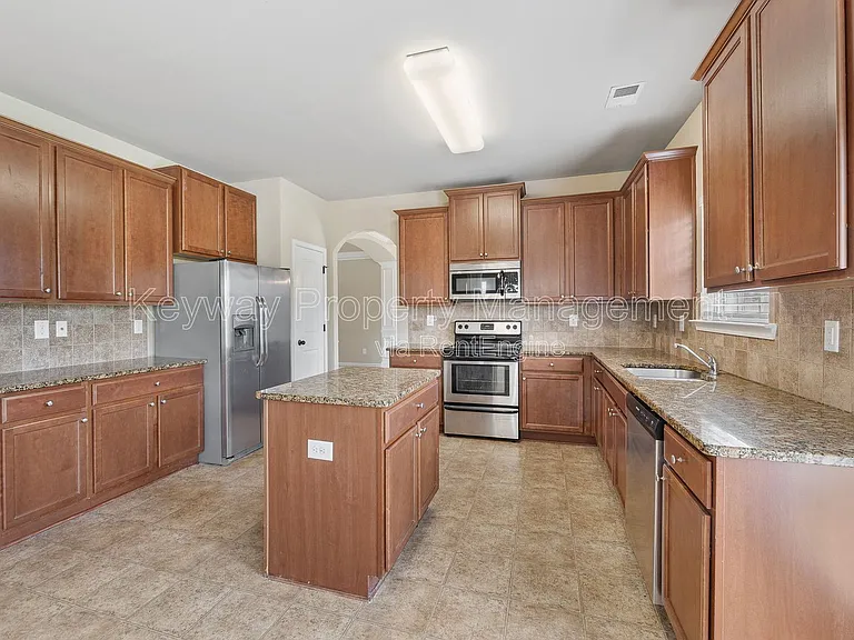 6017 Reynolds Cir — Photo 10