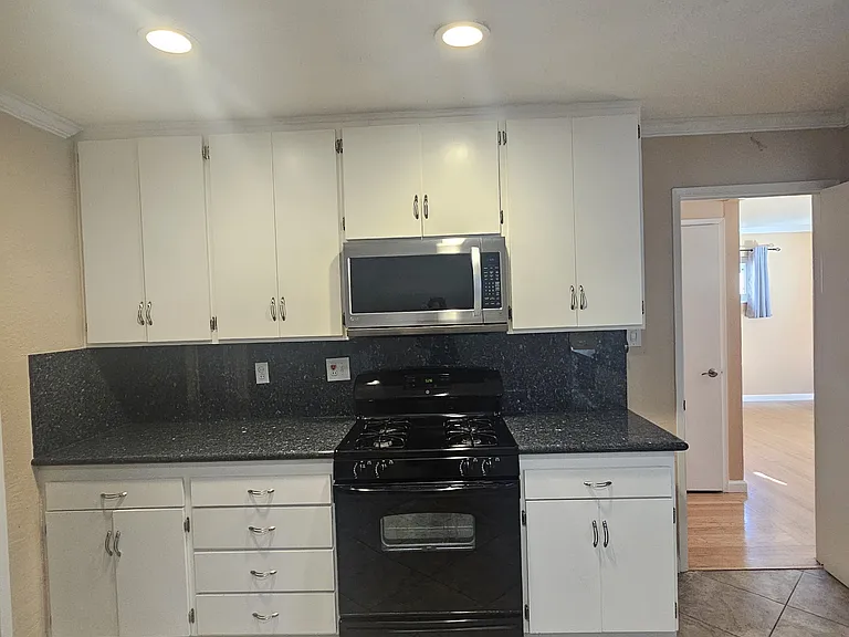 1137 W Knickerbocker Dr — Photo 12