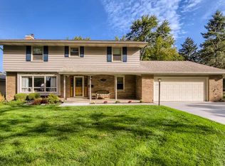 1530 Easy St, Elgin, IL 60123