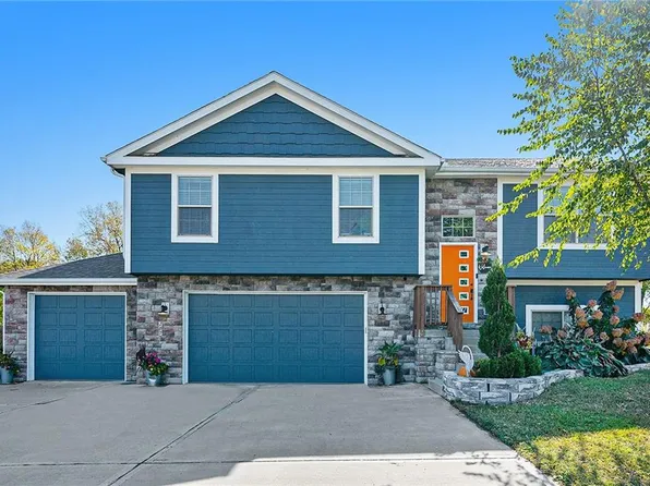 207 Rock Creek Ter, Smithville, MO 64089