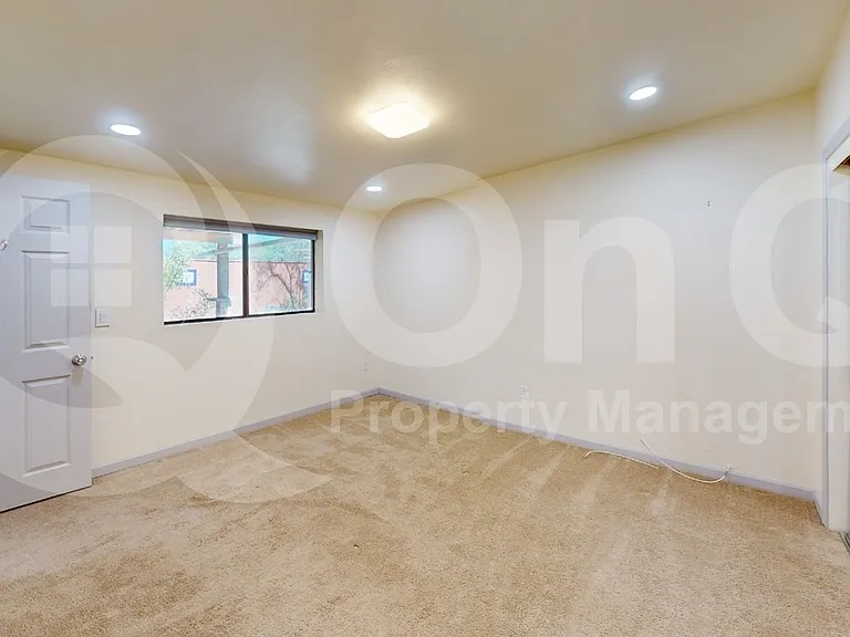 2526 E Allen Rd — Photo 11