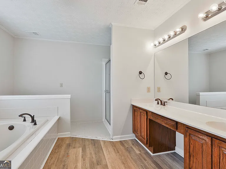 544 Sullivan Rd — Photo 22