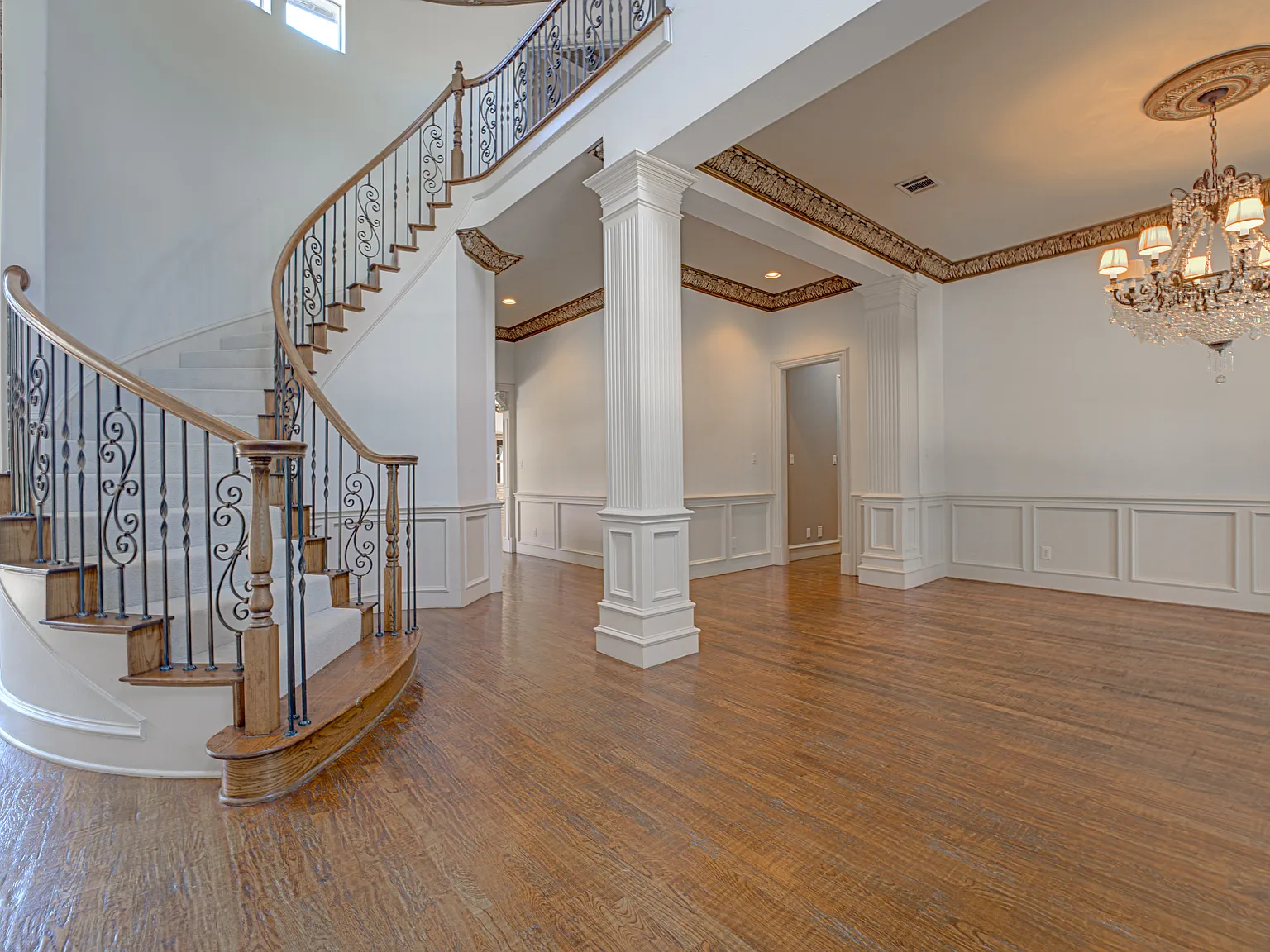 6 bed, 4.5 bath, 6065 sqft, $7,995 — Photo 4