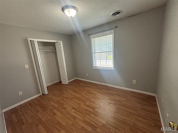 3rd image of 406 Riverside St