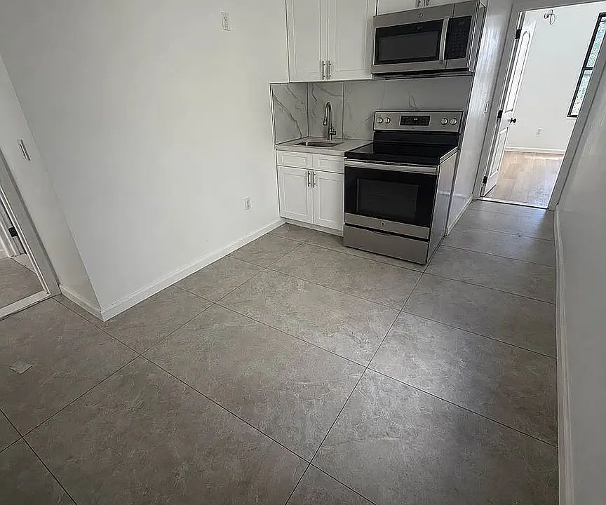 1st image of 1691 Linden St Floor 2