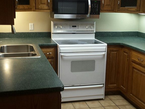 Kitchen w/all Appliances