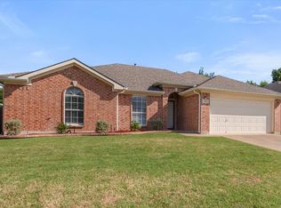 607 Coal Creek Dr, Mansfield, TX 76063