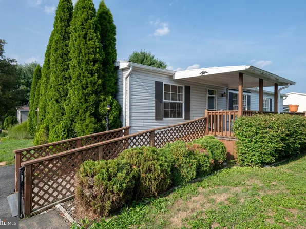 202 Sunningdale Ct N, Lancaster, PA 17603