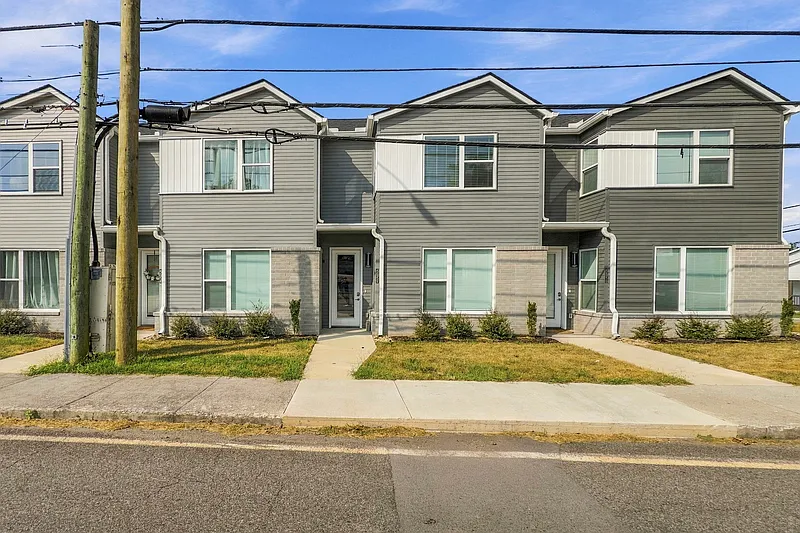 2 bed, 2.5 bath, 1200 sqft, $2,000 — Photo 1
