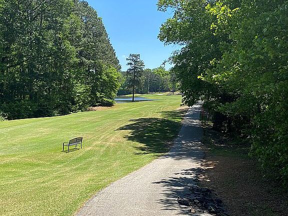 4th image of 125 Golfview Club Dr