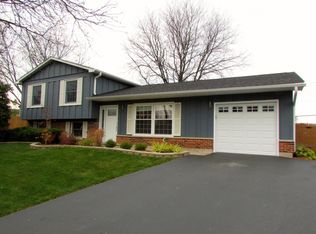 718 Fieldstone Cir, Lake Zurich, IL