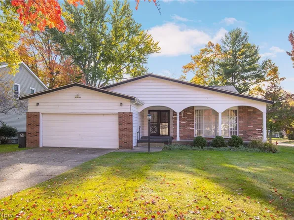 5148 Hickory Dr, Lyndhurst, OH 44124
