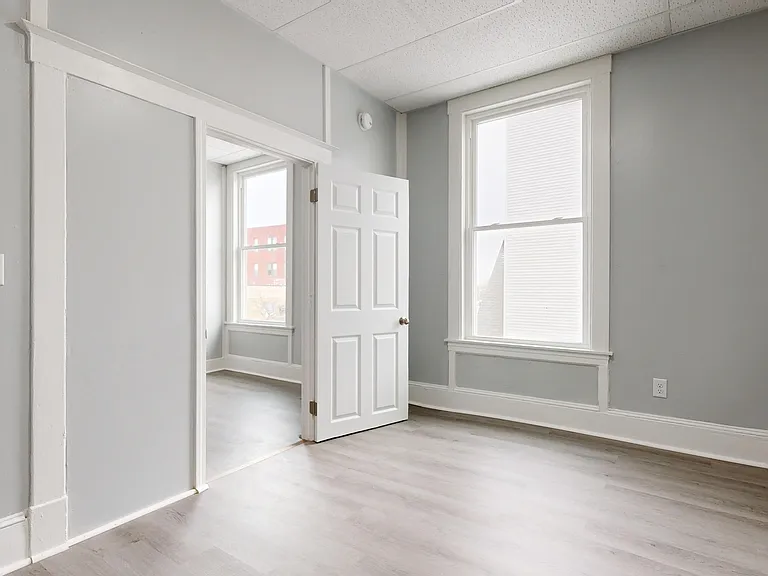 901 Main St #4 — Photo 15