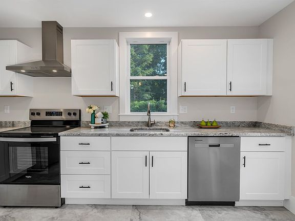 5th image of 16 Chestnut St