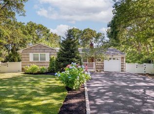 8 Wakeman Ct, Hampton Bays, NY 11946