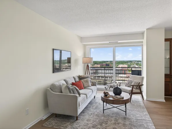66 9th St Unit 2102, Saint Paul, MN 55101