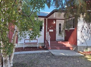 893 Birch Ave, Strathcona County, AB T8A 1X4