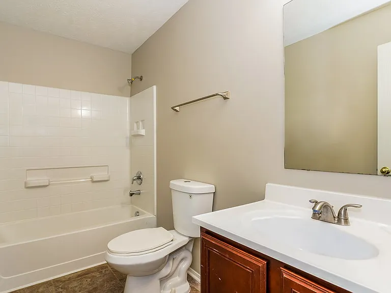 2814 Creekbend Dr — Photo 15