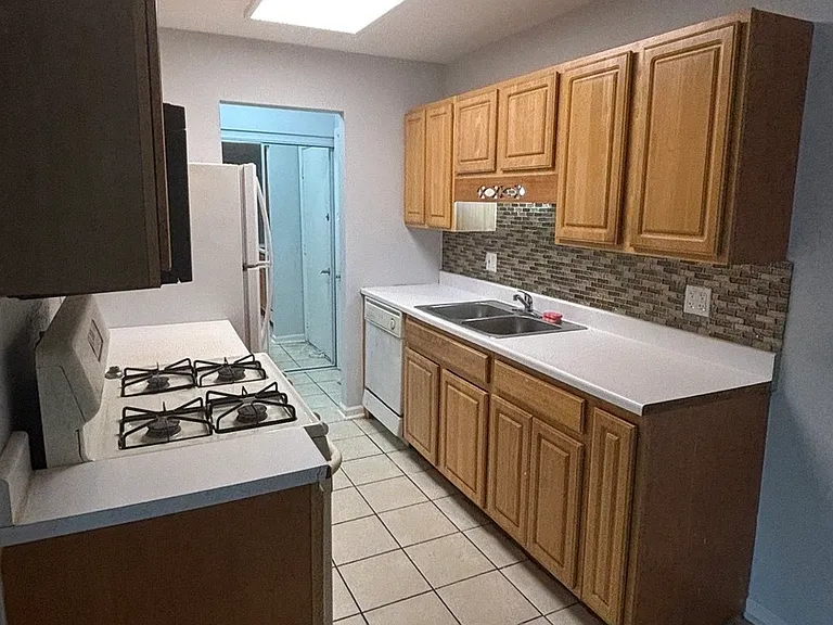 555 Deepwoods Dr #2E — Photo 8