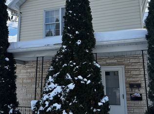 226 3rd St #2, Blakely, PA 18447